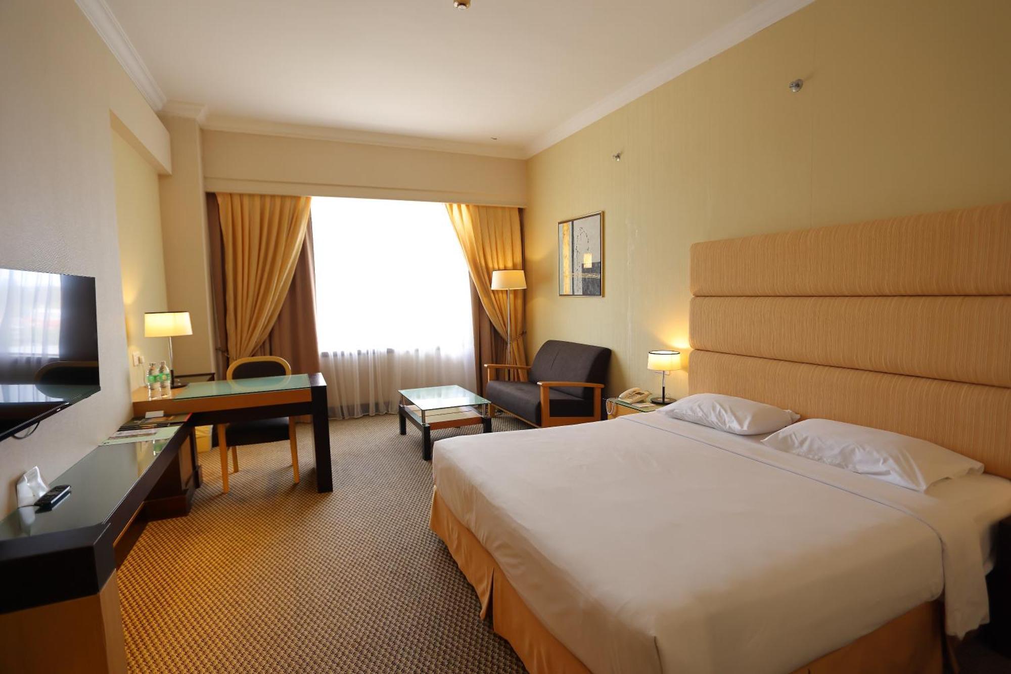 Dynasty Hotel Miri Bagian luar foto
