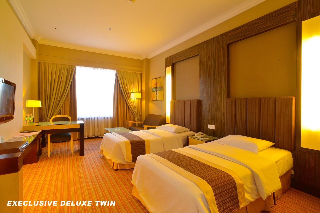 Dynasty Hotel Miri Bagian luar foto